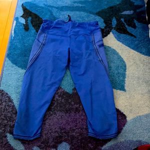 ✨BLUE LULU LEMON CAPRIS✨